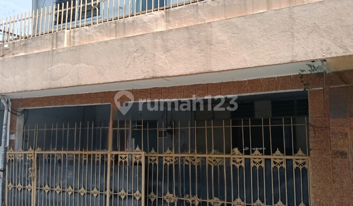 2-Story House for Sale in a Quiet and Comfortable Neighborhood, Tomang Grogol, West Jakarta. The House Requires Minimal Renovation, SHM in Tomang, Grogol Petamburan, West Jakarta City, DKI Jakarta, Indonesia, Tomang. 2