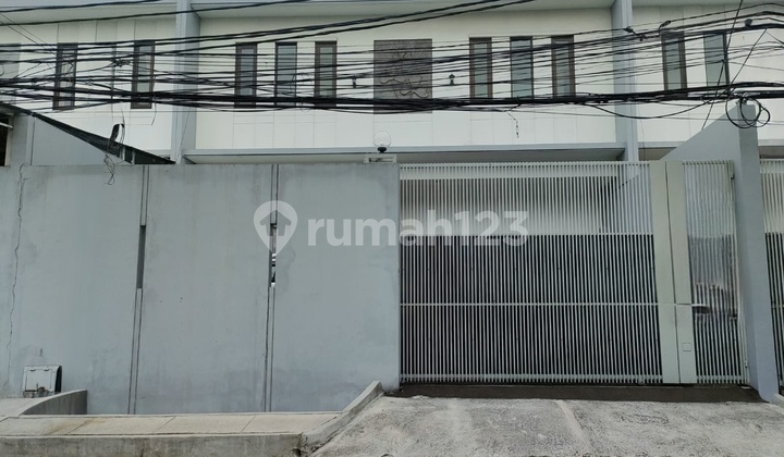 Rumah Mewah 2 Lantai Fasilitas Kolam Renang Disewakan Lokasi Elite Kebayoran Lama Jakarta Selatan Rumah Bagus di Jl. Rawa Simprug IV No.4, Grogol Selatan, Kebayoran Lama, Kota Jakarta Selatan, DKI Jakarta, Indonesia, 12220, Kebayoran Lama