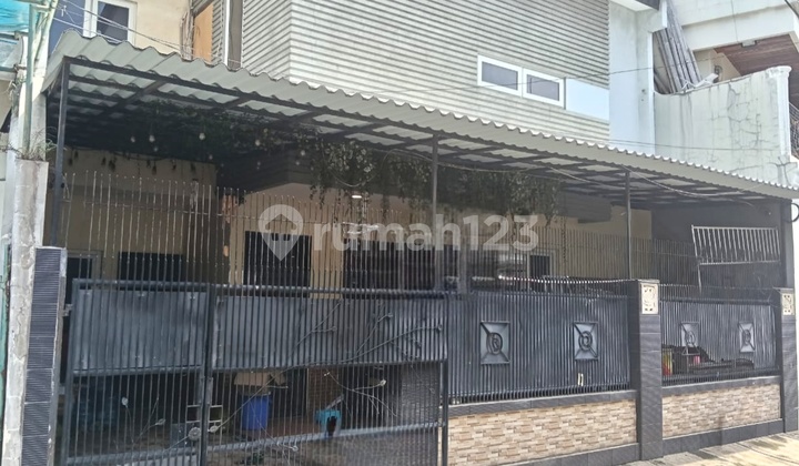 Rumah 2 Lantai Row Jalan 2 Mobil Rapih Siap Pakai Dijual Lokasi Favorit Tomang Grogol Jakarta Barat Rumah Bagus SHM di Tomang, Grogol Petamburan, Kota Jakarta Barat, DKI Jakarta, Indonesia, Tomang