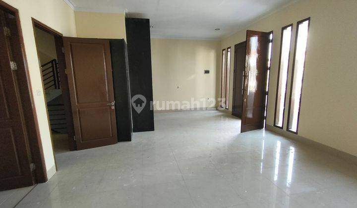 FULL RENOV
DISEWAKAN 
LOKASI FAVORITE
SUNTER 
JAKARTA UTARA Rumah Kontrakan Sudah Renovasi 2