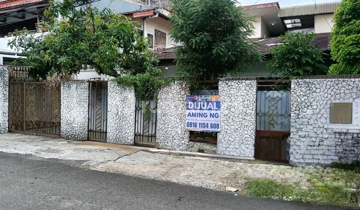1.5-Story Row House, 3-Car Road Access for Sale in Prime Palmerah Location, West Jakarta, House Requires Minimal Renovation, Freehold Title 1.5-Story Row House, 3-Car Road Access for Sale in Prime Palmerah Location, West Jakarta, House Requires Minimal Renovation, Freehold Title