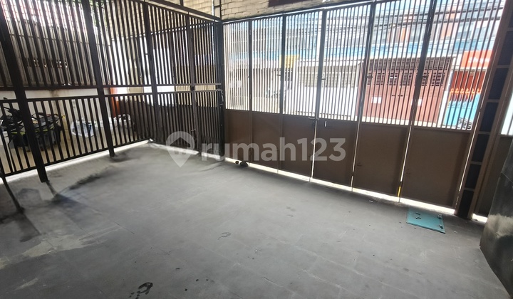 Neat Business Ruko Ready to Use, 3.3 Meter Ceiling, 4 Floors, Street Row, Parking for 3 Cars, For Rent, Strategic Location Cideng Central Jakarta 2