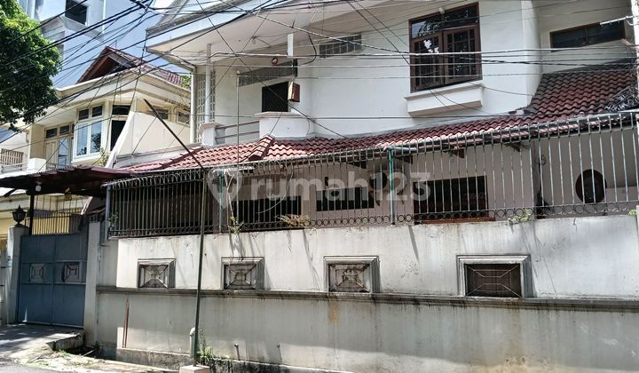 2-Story Row House for Sale with 3-Car Parking, Prime Location in Tomang Grogol, West Jakarta. House Requires Minimal Renovation, SHM Certificate in Tomang, Grogol Petamburan, West Jakarta City, DKI Jakarta, Indonesia, Tomang. 2