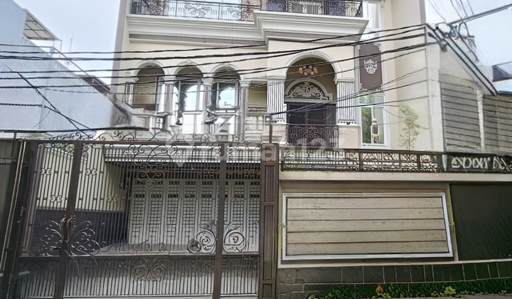 Classic Modern Luxury 4-Story House, Row House, 3-Car Road, Automatic Gate, Semi-Furnished for Sale in Sunter, North Jakarta 2