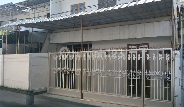 Rumah 2 Lantai Semi Furnished Rapih Dan Terawat Dijual Jalan Industri Jakarta Pusat Rumah Bagus SHM di Jl. Gunung Sahari II No.3, Gunung Sahari Selatan, Kemayoran, Kota Jakarta Pusat, DKI Jakarta, Indonesia, 10610, Gunung Sahari 2