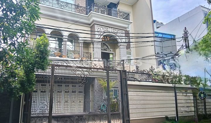 Classic Modern Luxury 4-Story House, Row House, 3-Car Road, Automatic Gate, Semi-Furnished for Sale in Sunter, North Jakarta Classic Modern Luxury 4-Story House, Row House, 3-Car Road, Automatic Gate, Semi-Furnished for Sale in Sunter, North Jakarta
