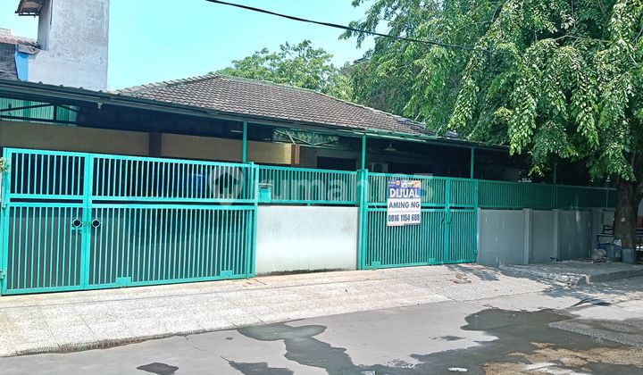 Hoek Rapih Large 1-Story Row House 3.5 Car Street, For Sale in Prime Location Sunter North Jakarta, House Requires Minimal Renovation, SHM in Sunter Mall North Jakarta, Jl. Danau Sunter Utara Kav.II Blok G7, Sunter Agung, Tanjung Priok, North Jakarta City, DKI Jakarta.