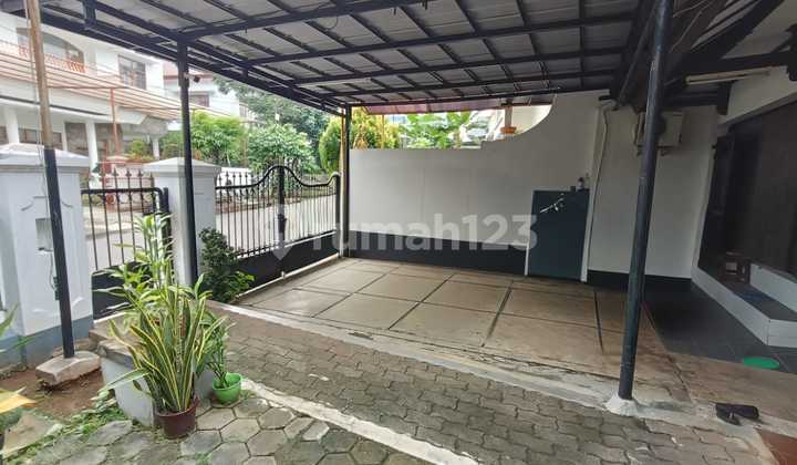 Large Row House, 2.5 Car Street for Rent, Green and Quiet Environment, Sunter, North Jakarta. Large Row House, 2.5 Car Street for Rent, Green and Quiet Environment, Sunter, North Jakarta.
