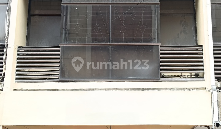 Ruko Rapih Business Ready-to-Use 3 Floors for Rent ITC Roxy Mas Central Jakarta, located at Jl. KH. Hasyim Ashari No.20, Petojo Utara, Gambir, Central Jakarta City, DKI Jakarta, Indonesia, 10130, Roxy 75.0 m² Unfurnished HGB