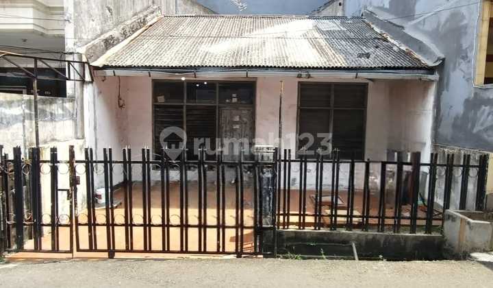 Standard 1 1/2 Story House for Sale in a Quiet Neighborhood, Sunter, North Jakarta