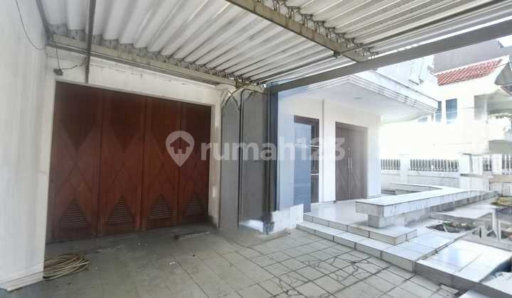 Rumah Besar Hoek 2,5 Lantai Bangunan Kokoh Semi Furnished Row Jalan 3 Mobil Dijual Lokasi Favorit Petojo Selatan Arah Tanah Abang Jakarta Pusat 2