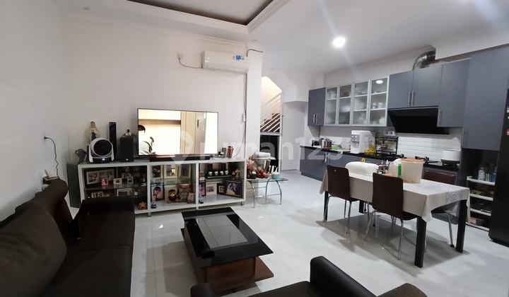 Rumah Minimalis Bagus & Siap Pakai 3 Lantai Row Jalan 3 Mobil Semi Furnished Dijual Sunter Jakarta Utara