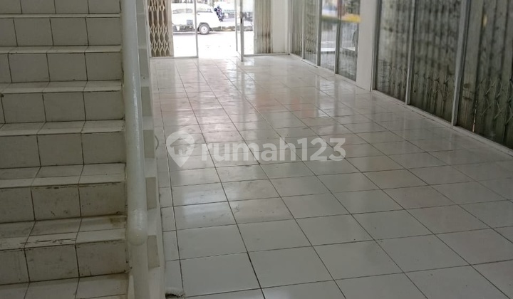 For Rent: 5-Story Renovated Corner Commercial Building Ready for Use in Cempaka Mas, Central Jakarta. Located at Sunter Kemayoran Shop House, No. 126 Sunter Kemayoran Street, Sunter Jaya, Tanjung Priok, North Jakarta City, DKI Jakarta, Indonesia, 14360. Cempaka Mas area, 80.0 m², Unfurnished. 2