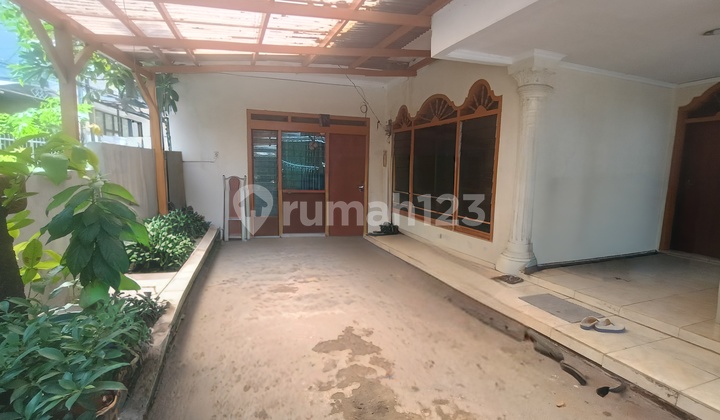 Rumah Hoek 1,5 Lantai Dijual Lingkungan Asri Tomang Grogol Jakarta Barat Rumah Butuh Minim Renovasi SHM di Jakarta Barat, Jl. Mandala Utara Raya No. 24, Tomang, Grogol Petamburan, Kota Jakarta Barat, DKI Jakarta, Indonesia, 11440, Tomang 2