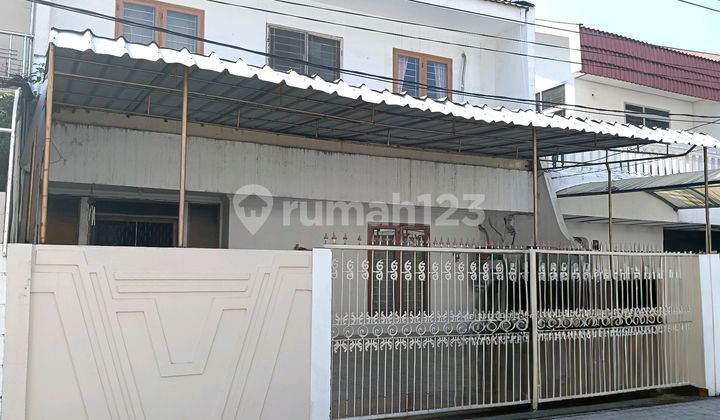2-Story Semi-Furnished Neat and Well-Maintained House for Sale on Jalan Industri, Central Jakarta. Good House with SHM at Jl. Gunung Sahari II No.3, Gunung Sahari Selatan, Kemayoran, Central Jakarta City, DKI Jakarta, Indonesia, 10610, Gunung Sahari.