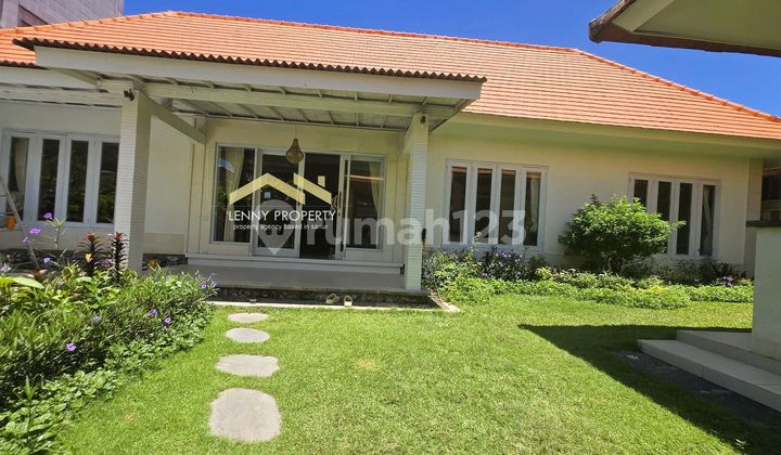Fresh Renovated Three Bedrooms Balinese Style Villa On Beachside Sanur Fresh Renovated Three Bedrooms Balinese Style Villa On Beachside Sanur