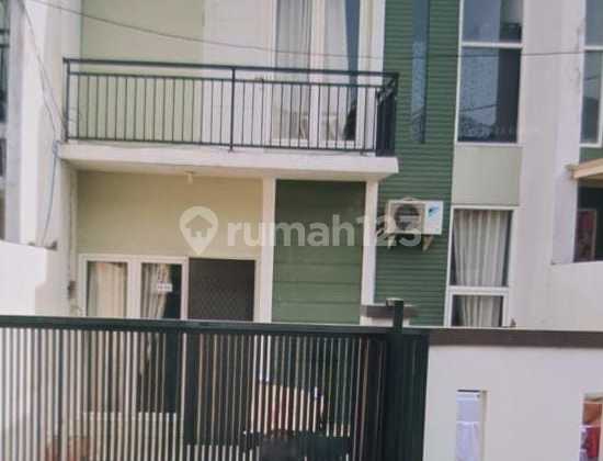 ******** Rumah Green.mansion Ngigas Waru