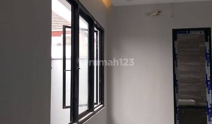 Rumah Baru 2 Lantai Manyar Row Jalan 3 Mobil One Gate Spek Mewah 2