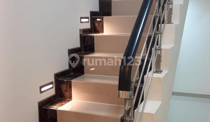 Jual Rumah Baru Semi Furnish Pakuwon City Dibangun Dengan Bata Merah 2