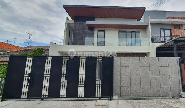 Murah Besar Rumah Baru Mewah Manyar One Gate System Lokasi Nyaman  1