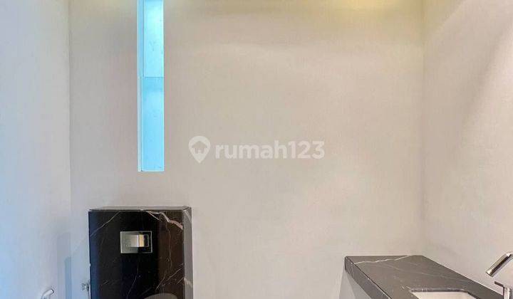 Rumah Shm Baru Selatan Graha Family Full Marmer Spek Mewah  2