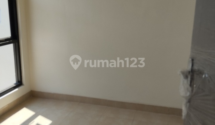 Fcii. Rumah Disewakan di Naraya Park Deltamas 2