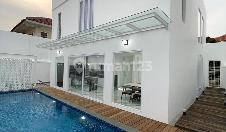 Fjjf. Rumah Kolam Renang Disewakan di Menteng Lippo Cikarang