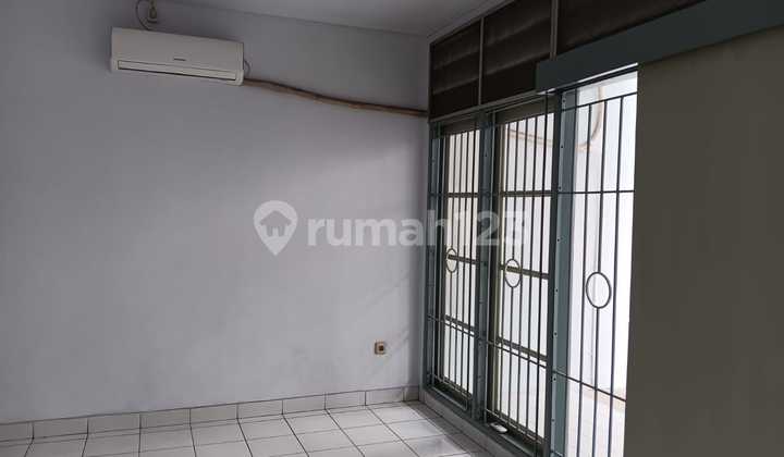 Fabe. House for Rent in Meadow Green Cluster, Lippo Cikarang.