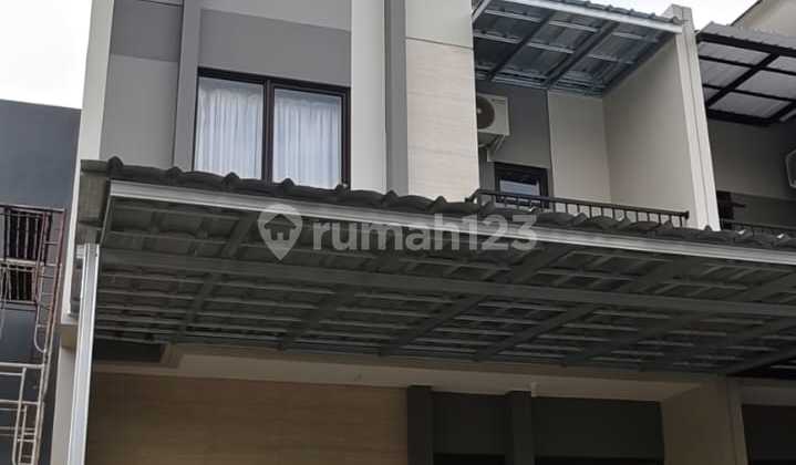 Fedh. Rumah Disewakan di Meadow Green Lippo Cikarang