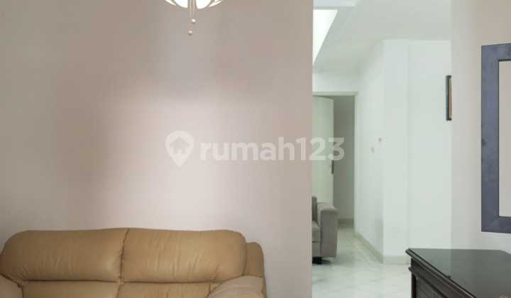 Faie. Rumah Disewakan di Cluster Meadow Green Lippo Cikarang 2