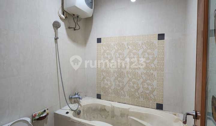 Fefi. House for Rent in Taman Beverly Cluster, Lippo Cikarang. 2