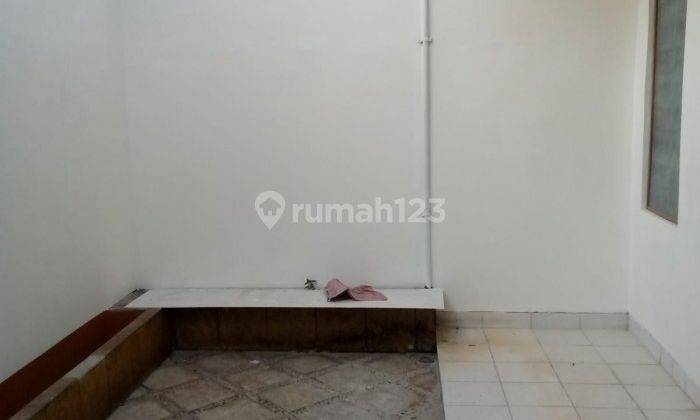 Dhcb. Rumah Disewakan Semi Furnished di Taman Napoli Lippo Cikarang 2