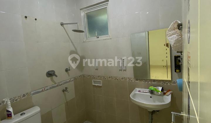 Febj. Disewakan Rumah Semi Furnished di West Esplanade Grand Wisata 2