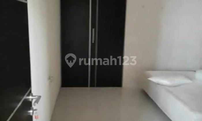 Fjig. House for Sale in Meadow Green Lippo Cikarang. 2