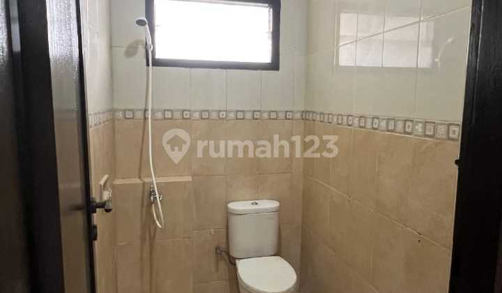 Fefd. Rumah Disewakan di Taman Lembah Hijau Lippo Cikarang 2