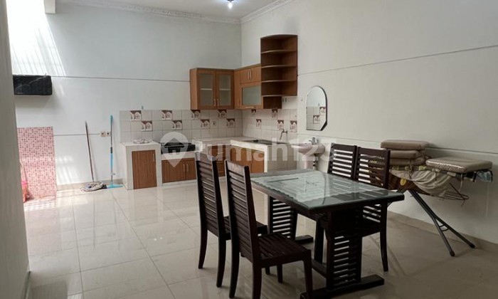 Faba. Rumah Disewakan di Cluster Taman Beverly Lippo Cikarang 2