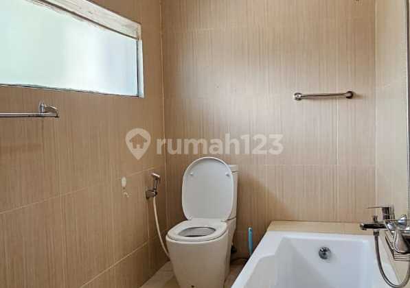 Fede. Rumah Disewakan di Cosmo Estate Lippo Cikarang 2