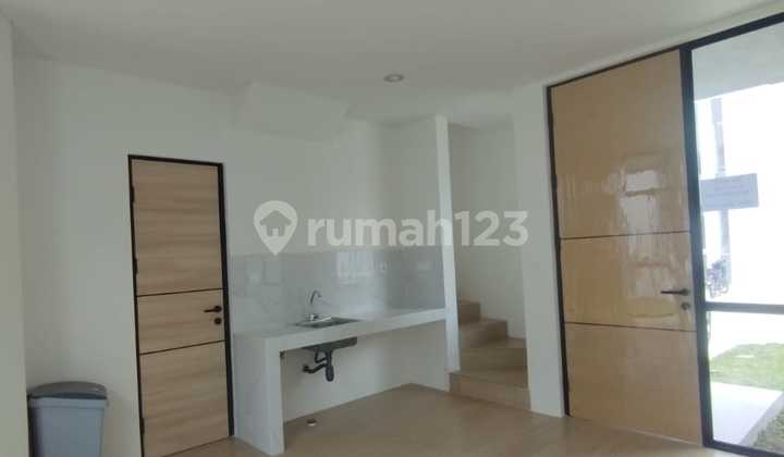 Fjhg. Rumah Disewakan di Cluster Cendana Lippo Cikarang 2