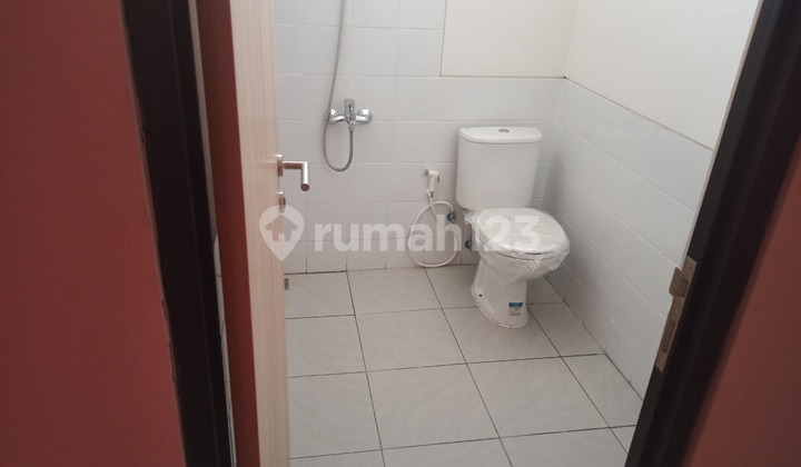 Fdia. Rumah Disewakan di Cluster Waterfront Lippo Cikarang 2