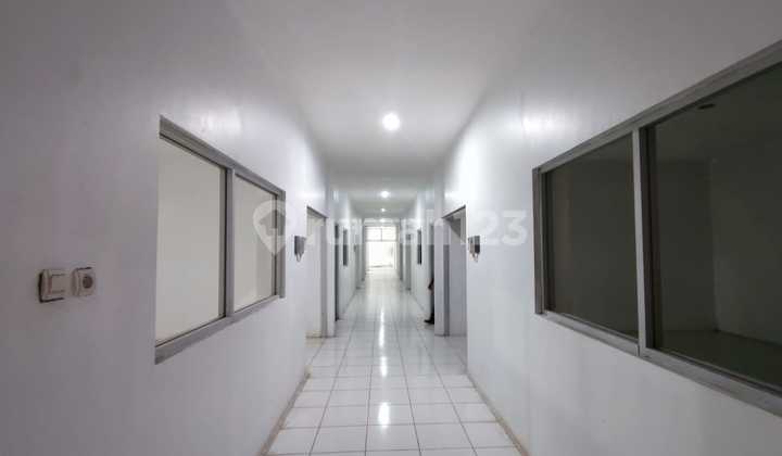 Pabrik Gudang Luas Di Jalan Wates