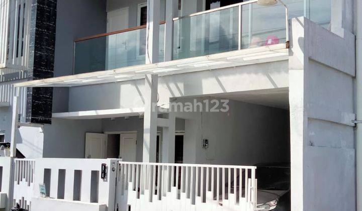 Rumah 2 Lantai Furnished di Jalan Alpokat Condong Catur Sleman 2