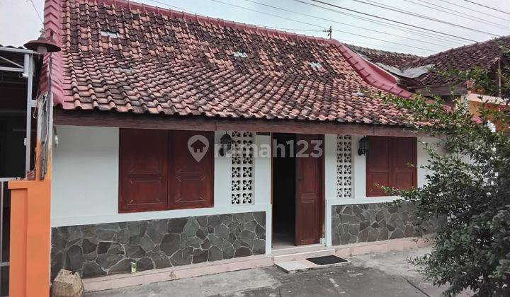 Rumah Dengan Desain Klasik Jawa Di Mantrijeron Yogyakarta 2