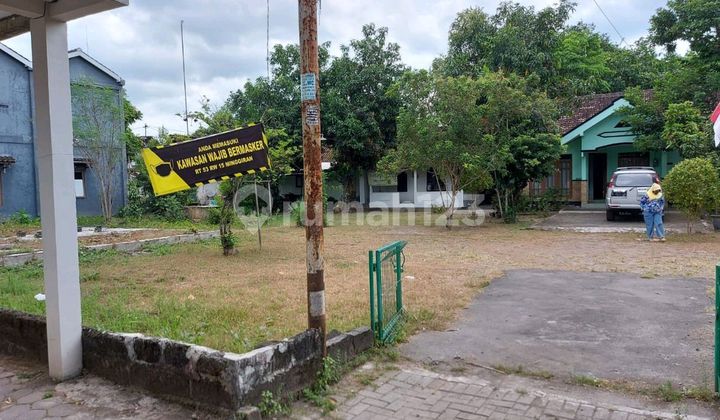 Plot land starting from 100 meters on the edge of Suryodiningratan, Mantrijeron, Yogyakarta. Plot land starting from 100 meters on the edge of Suryodiningratan, Mantrijeron, Yogyakarta.