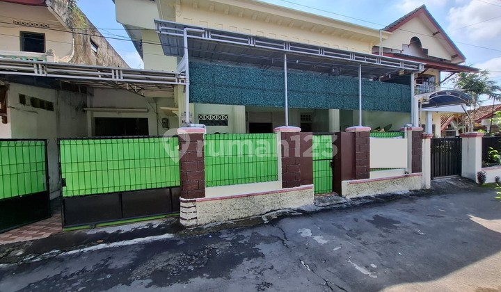 Rumah Tinggal 3 Lantai Lokasi Strategis dekat Kawasan Bisnis Jalan Magelang Rumah Tinggal 3 Lantai Lokasi Strategis dekat Kawasan Bisnis Jalan Magelang