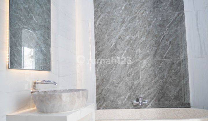 Villa Furnished Estetis Siap Huni Daerah Riverside Malang 11