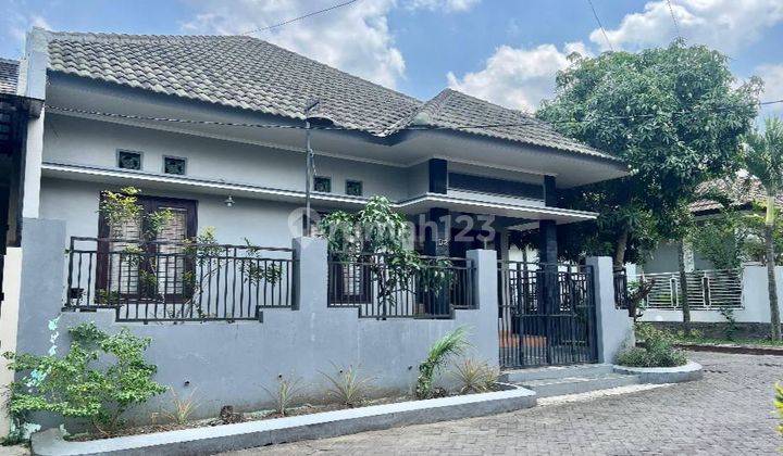 Rumah Cantik di Jalan Bunga Bunga Lowokwaru Malang 1