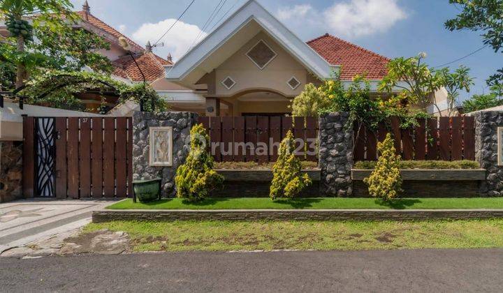 Rumah Mewah di Malang Jalan Bunga Bunga Strategis 1