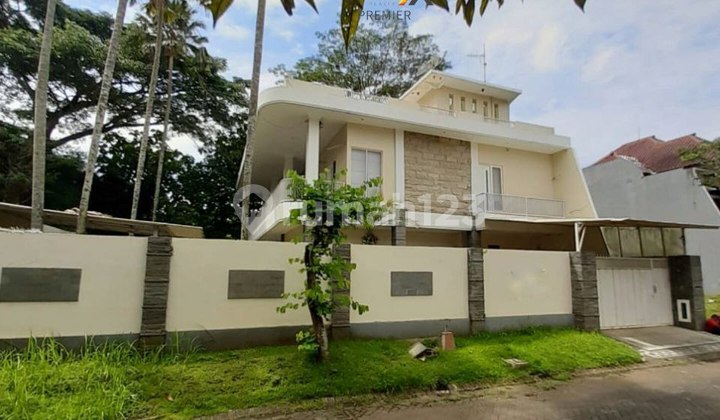 Rumah Lingkungan Nyaman di Araya Golf Malang Area Elit