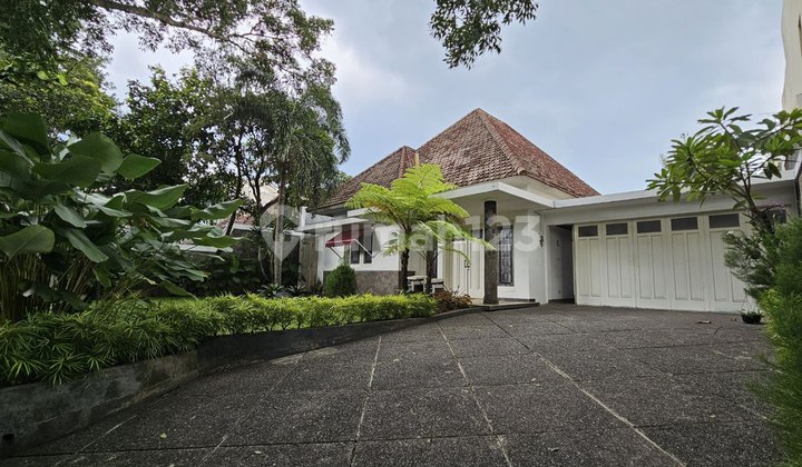 Rumah Klasik Luas Bersih Dekat Ijen Klojen Malang di Jln Bandung