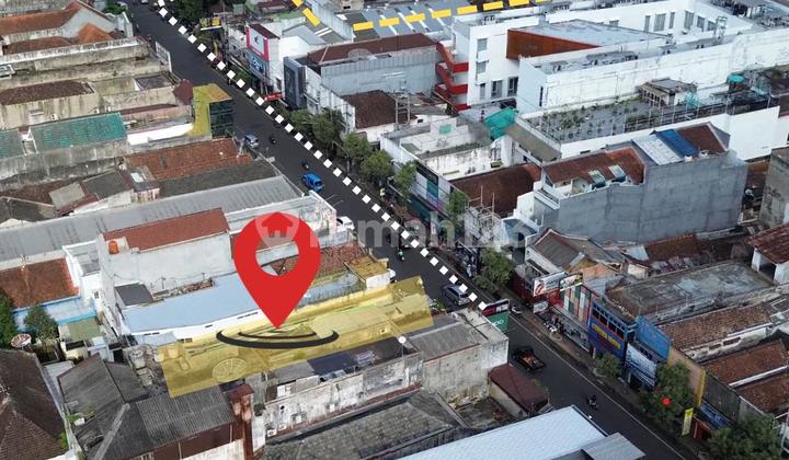 Strategic 3-Story Shop House on the Main Axis of Pasar Besar Klojen Malang Strategic 3-Story Shop House on the Main Axis of Pasar Besar Klojen Malang